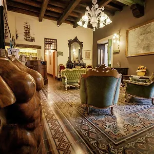 Henry's House Hotel